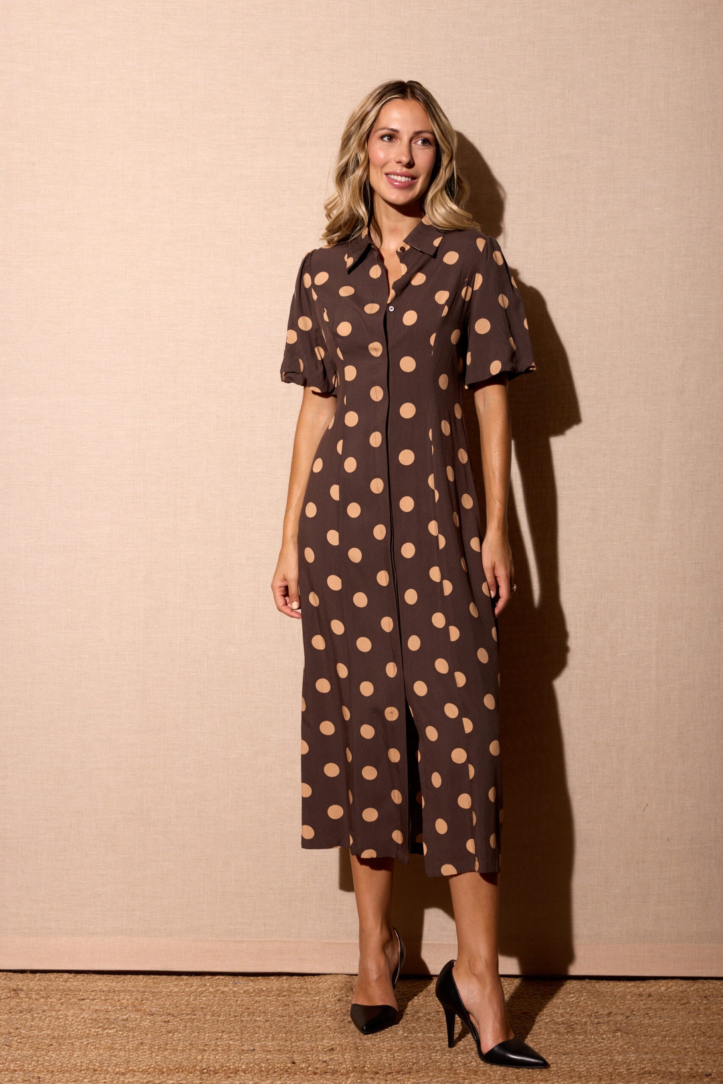 Vestido bolas castanho